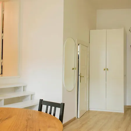 W Zgielku Miasta, U Nas Zaznasz 90 M2 Komfortowej Przestrzeni Mieszkania Fabrykanta Apartment Lodz (Lodz)
