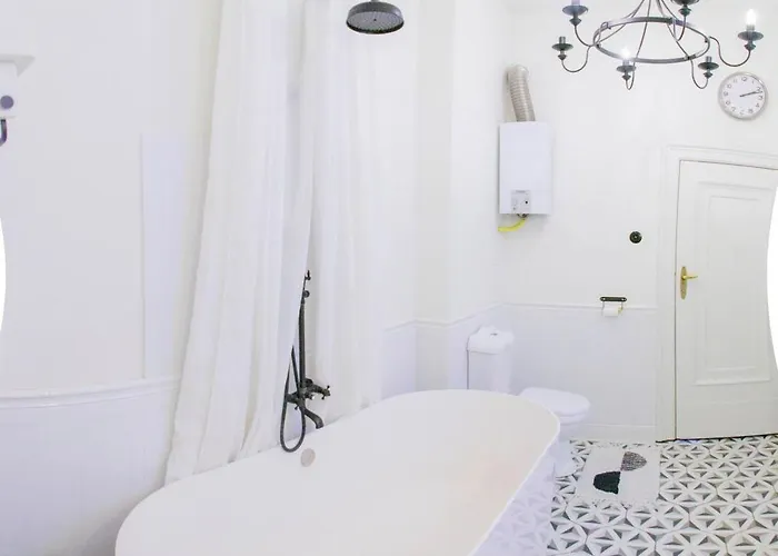 W Zgielku Miasta, U Nas Zaznasz 90 M2 Komfortowej Przestrzeni Mieszkania Fabrykanta Lodž